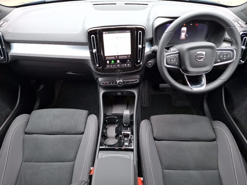 Volvo XC40 2.0 B3p Plus Black Edition Black #3