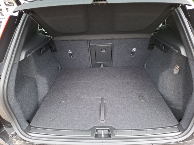 Volvo XC40 2.0 B3p Plus Black Edition Black #2