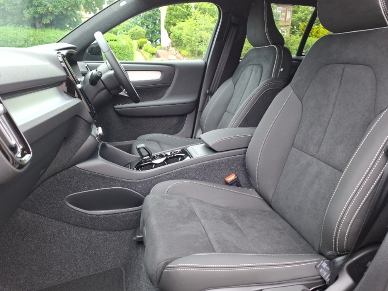 Volvo XC40 2.0 B3p Plus Black Edition Black #5