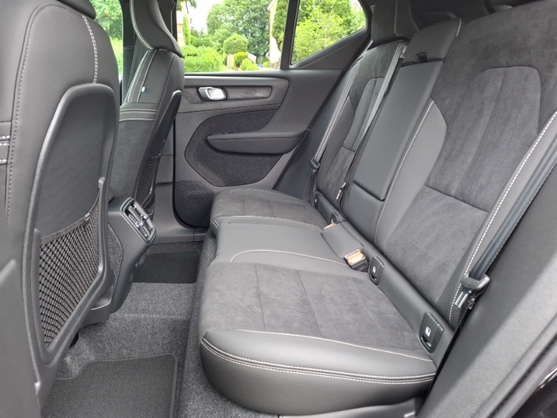 Volvo XC40 2.0 B3p Plus Black Edition Black #6