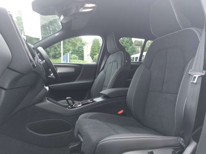 Volvo XC40 2.0 B3p Plus Black Edition Blue #5