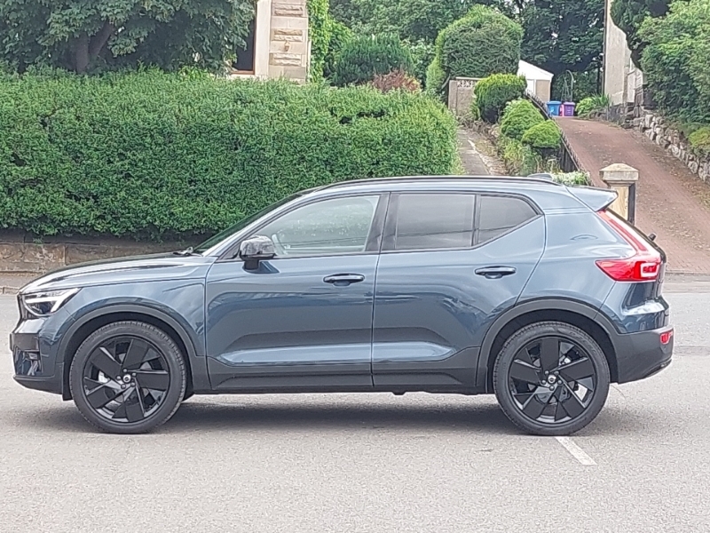 Volvo XC40 2.0 B3p Plus Black Edition Blue #4