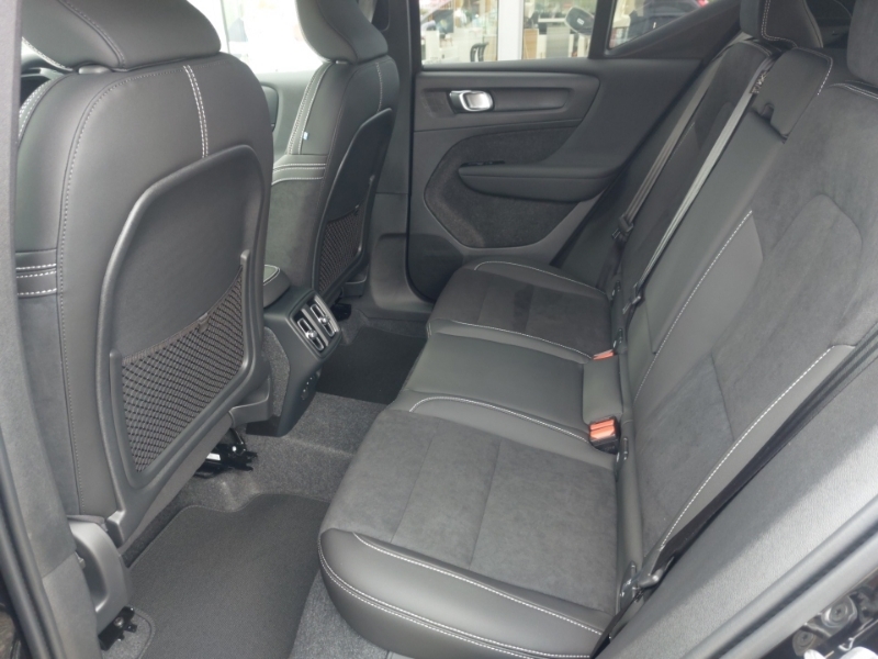 Volvo XC40 2.0 B3p Plus Black Edition Black #6