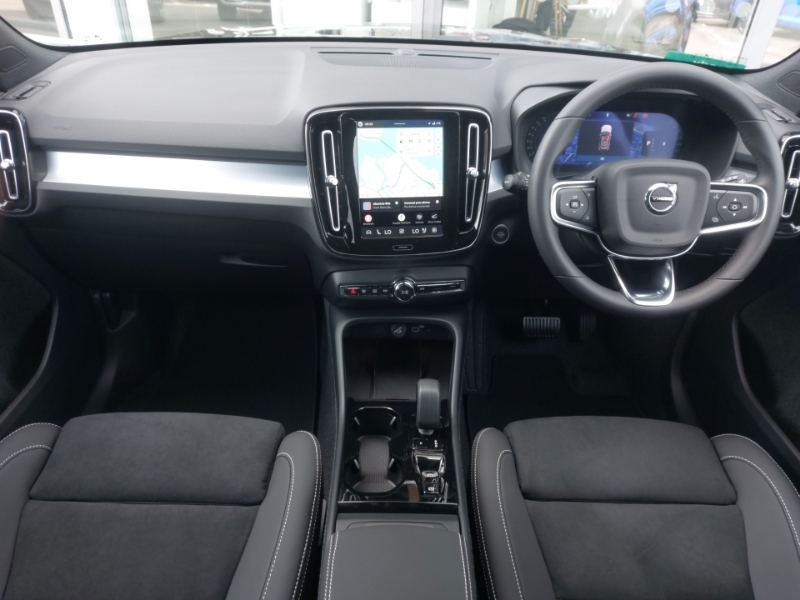 Volvo XC40 2.0 B3p Plus Black Edition Black #3