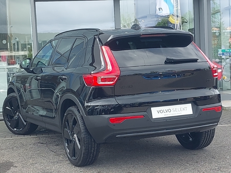 Volvo XC40 2.0 B3p Plus Black Edition Black #2
