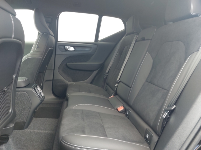 Volvo XC40 2.0 B3p Plus Black Edition Black #6