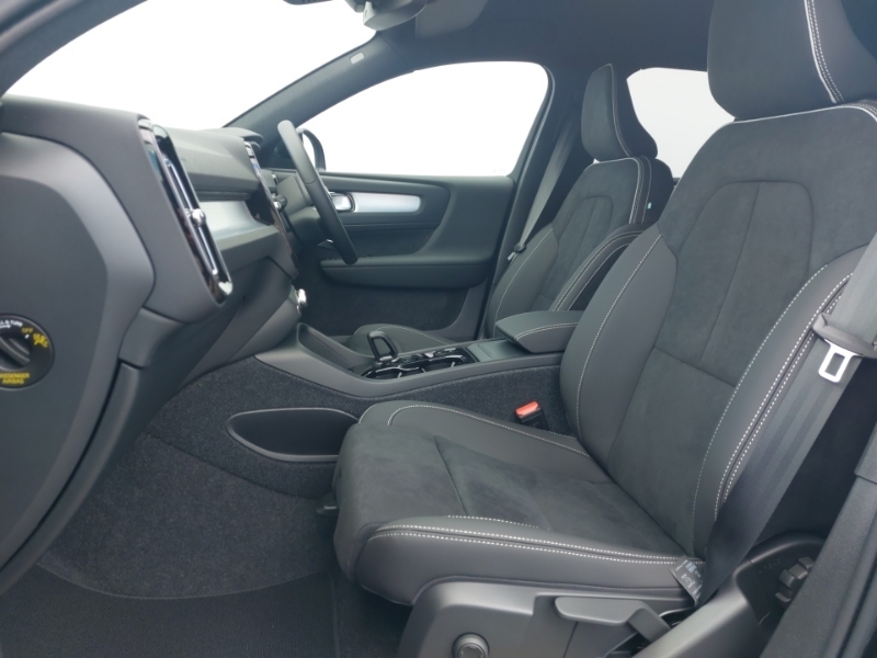 Volvo XC40 2.0 B3p Plus Black Edition Black #5