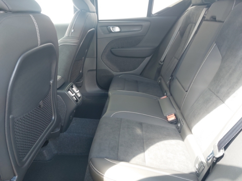 Volvo XC40 2.0 B3p Plus Black Edition Black #6