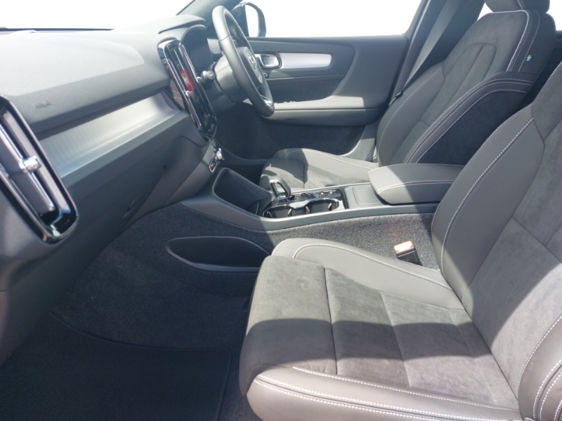 Volvo XC40 2.0 B3p Plus Black Edition Black #5