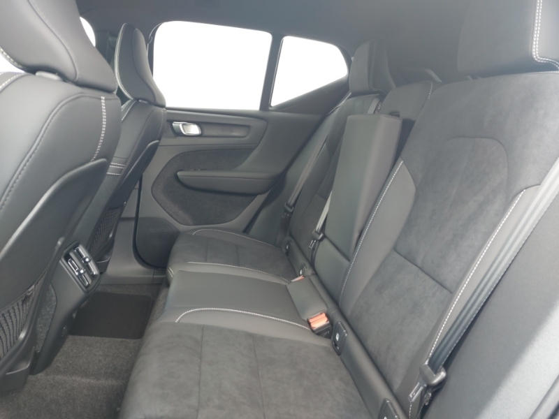 Volvo XC40 2.0 B3p Plus Black Edition Blue #6