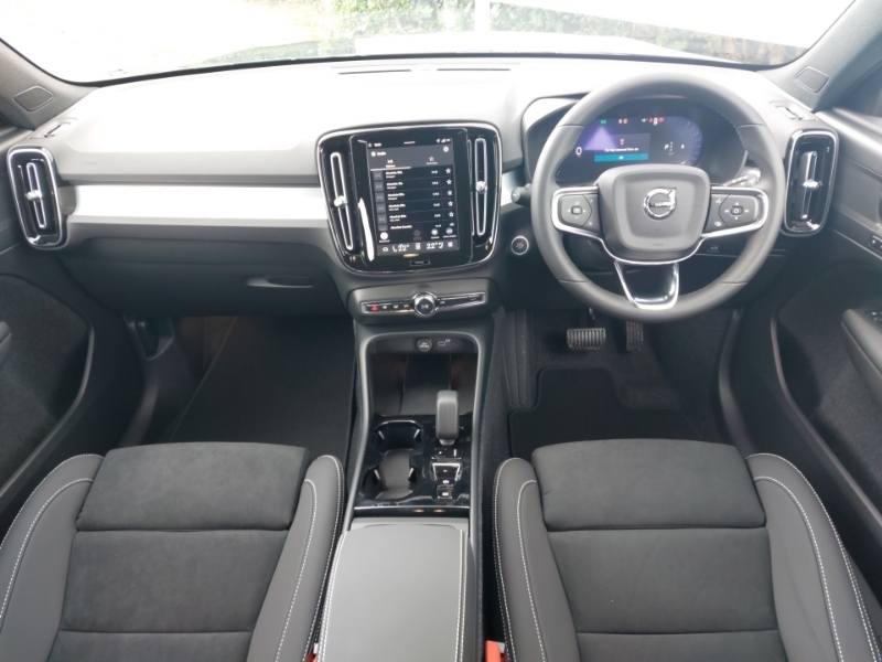 Volvo XC40 2.0 B3p Plus Black Edition Blue #3