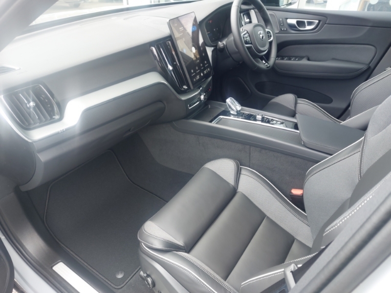 Volvo XC60 2.0 B5p Plus Black Edition Awd Geartronic Grey #5