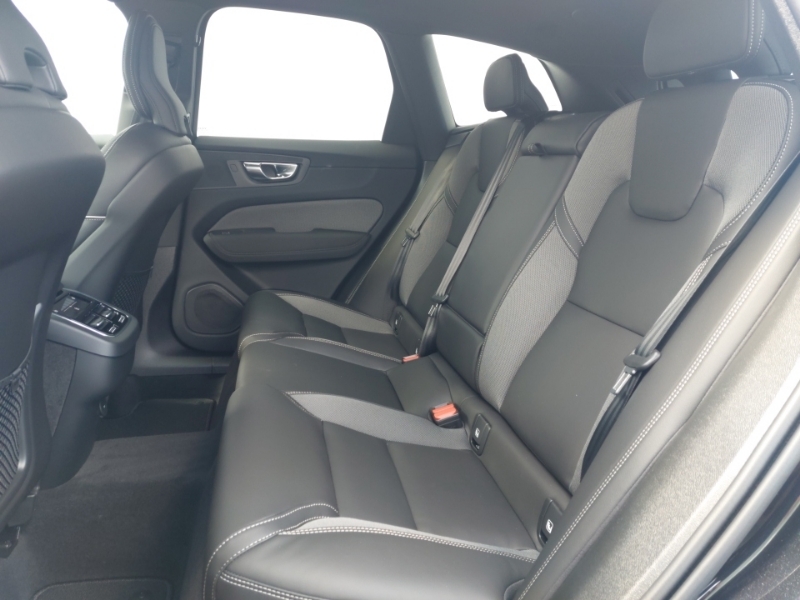 Volvo XC60 2.0 B5p Plus Black Edition Awd Geartronic Black #6