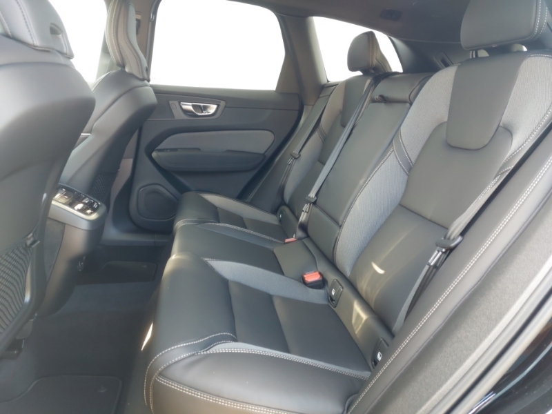 Volvo XC60 2.0 B5p Plus Black Edition Awd Geartronic Black #6