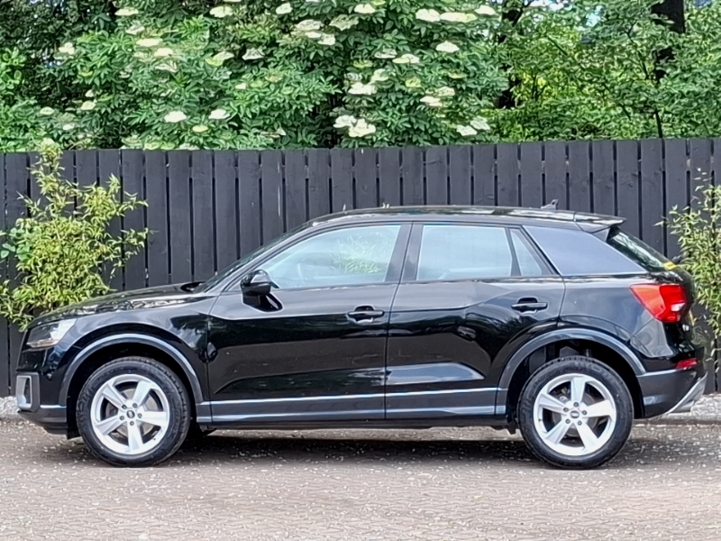 Audi Q2 30 Tfsi Sport Black #4