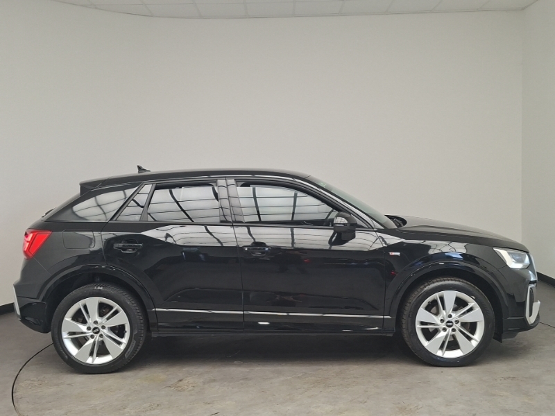 Audi Q2 35 Tfsi S Line S Tronic Black #4