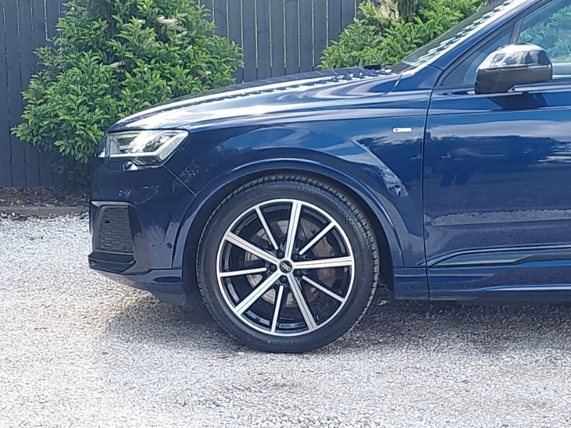 Audi Q7 3L Black Edition Black #19