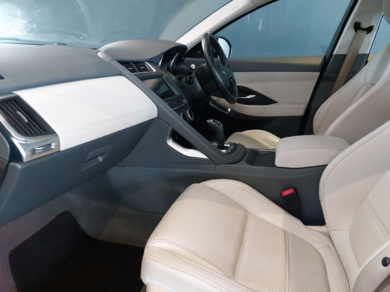 Jaguar E-Pace 2.0 200 S LR19MZD Black #4