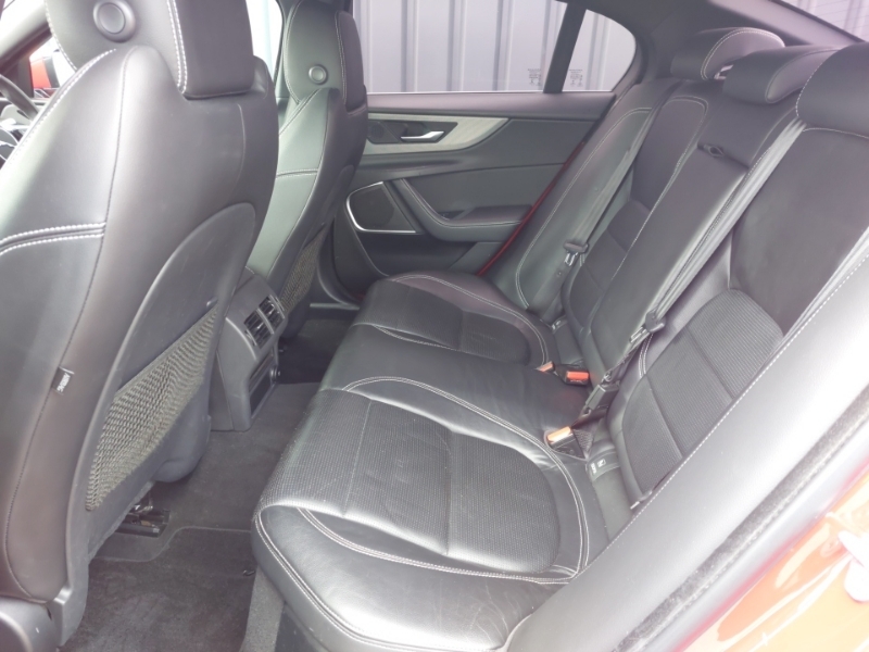 Jaguar XE 2.0 R-dynamic S Red #6