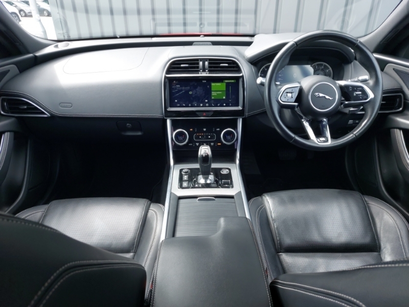 Jaguar XE 2.0 R-dynamic S Red #3