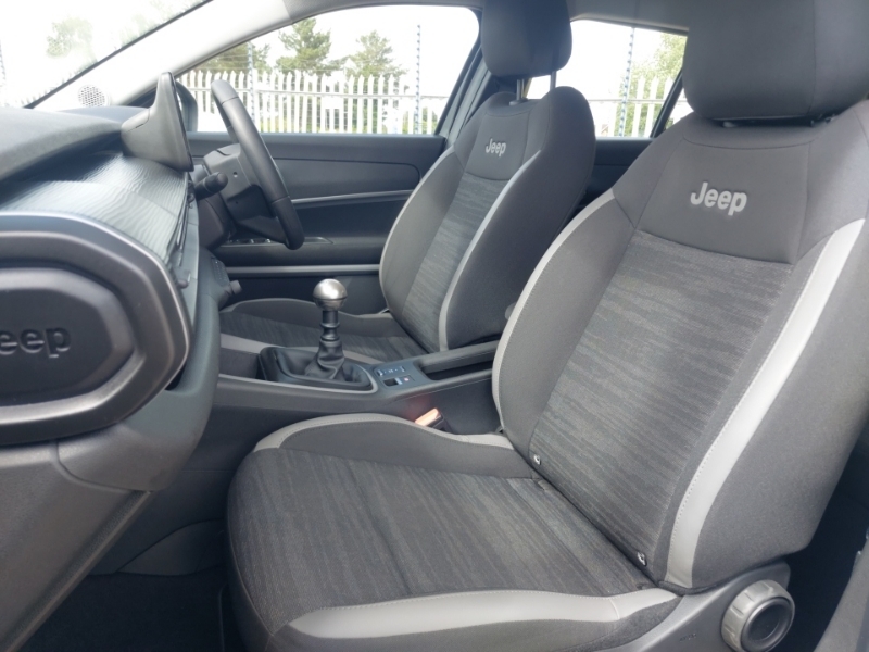 Jeep Avenger 1.2 E-hybrid Longitude Dct Black #5