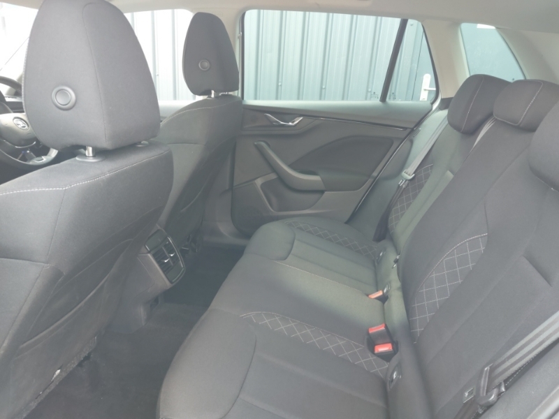 Skoda Kamiq 1.0 Tsi 110 Se Drive White #6