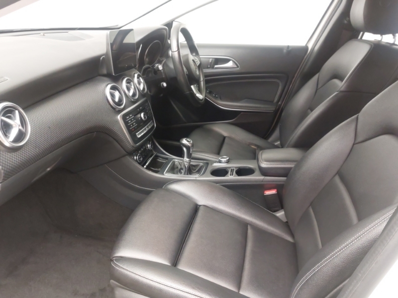 Mercedes-Benz A Class A160 Sport WG67GNJ White #5