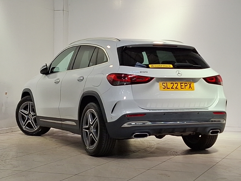 Mercedes-Benz GLA Class Gla 200 Amg Line Premium White #2