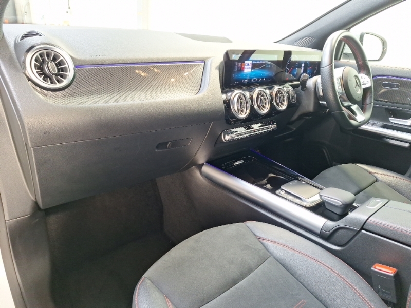 Mercedes-Benz GLA Class Gla 200 Amg Line Premium White #5