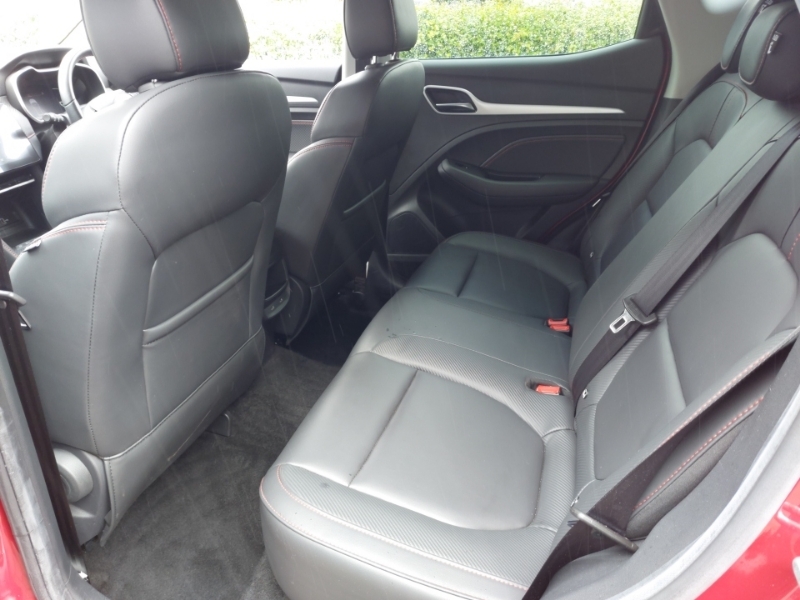 MG ZS 1.5 Vti-tech Exclusive Red #6