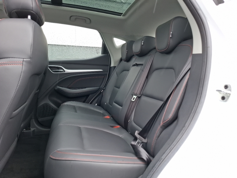 MG ZS 130Kw Trophy Connect Ev 51Kwh White #6