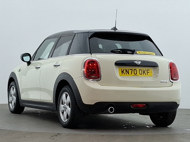Mini Hatch 1.5 Cooper Classic II KN70OKF White #2