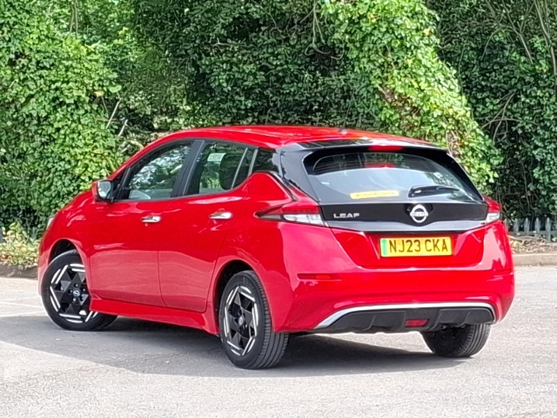 Nissan Leaf 110Kw Acenta 39Kwh Tech Pack Red #2