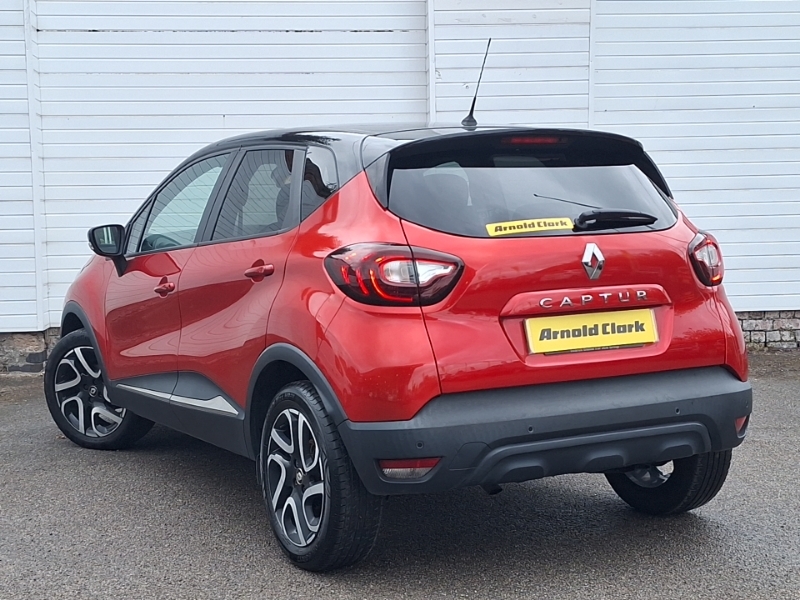 Renault Captur 0.9 Tce 90 Iconic Red #2