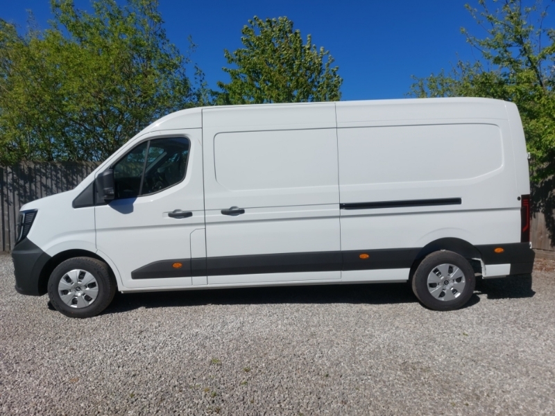 Renault Master Lm35 Blue Dci 150 Advance Medium Roof Van White #4