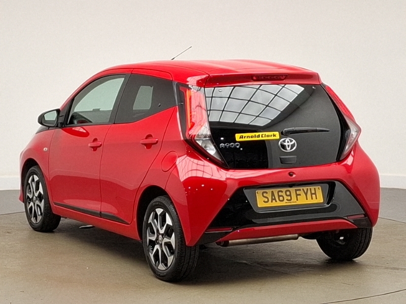 Toyota Aygo 1.0 Vvt-i X-trend X-shift Red #2
