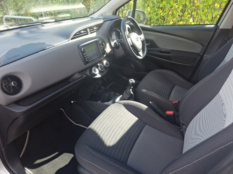Toyota Yaris 1.5 Vvt-i Icon Tech Silver #5