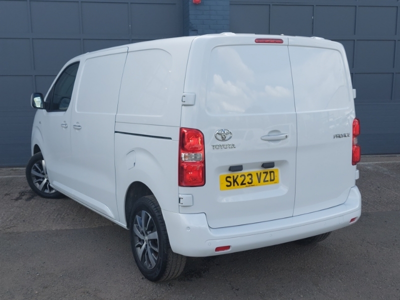 Toyota PROACE 2.0D 140 Design Van Tss White #2