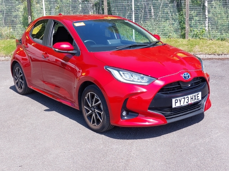 Toyota Yaris 1.5 Hybrid Design Cvt Red