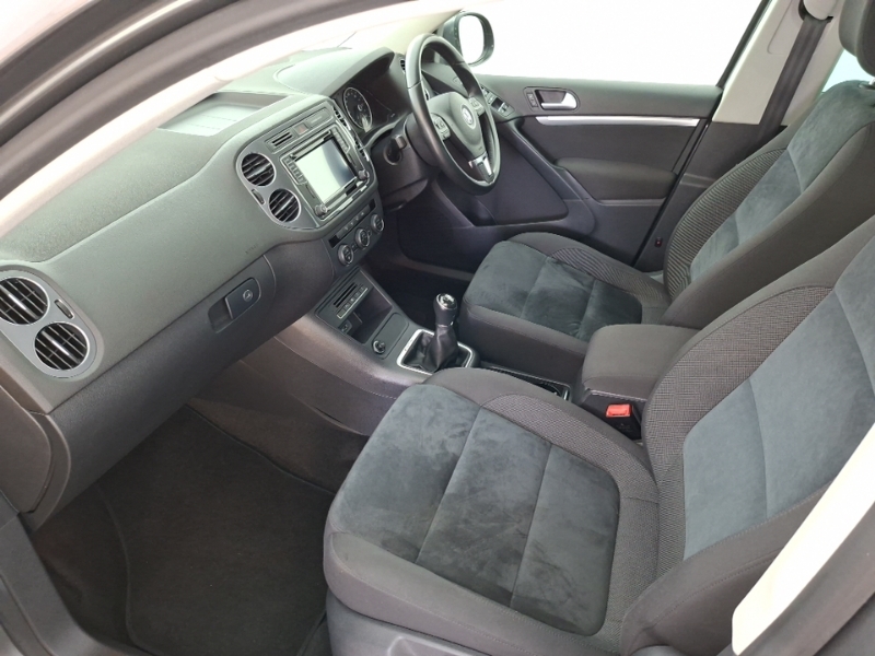 Volkswagen Tiguan 2.0 Tdi Bluemotion Tech Match 150 4Motion Grey #5