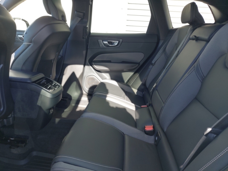 Volvo XC60 2.0 B4d Plus Dark Awd Geartronic Silver #6