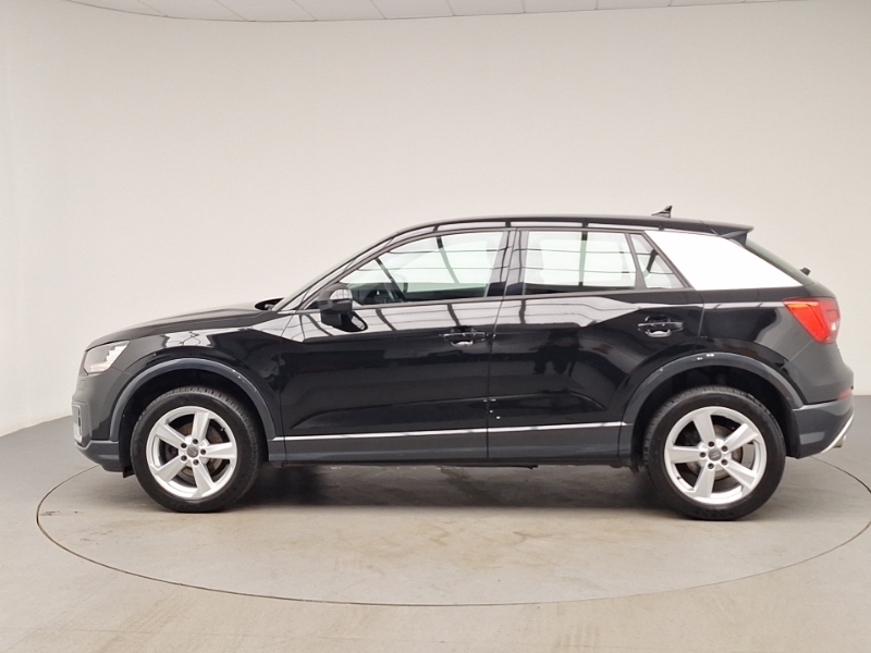 Audi Q2 30 Tdi Sport Black #4