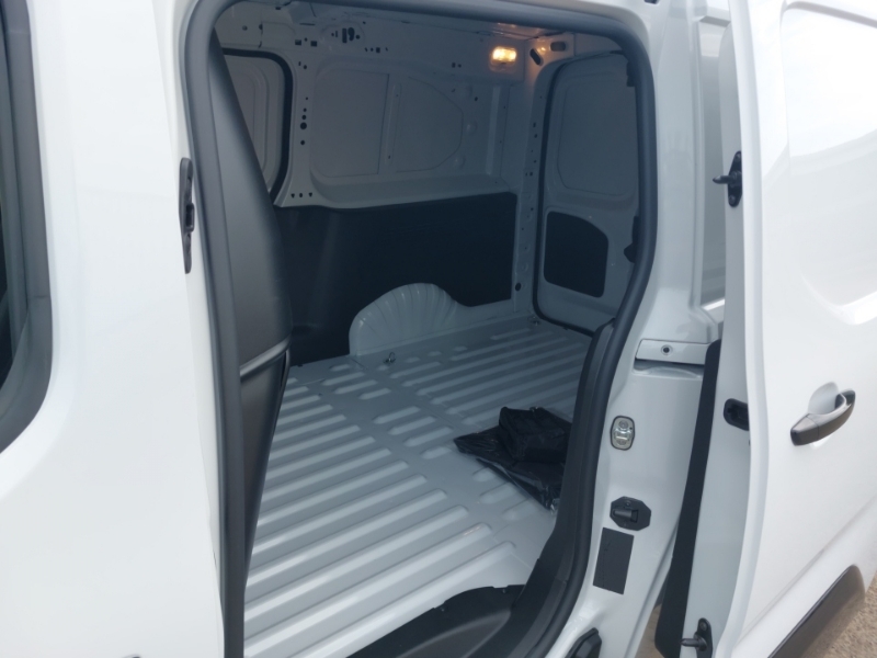 Citroen Berlingo 1.5 D 100Ps Van Driver SM26TWN White #6