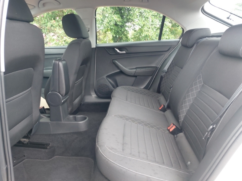 Skoda Rapid 1.2 Tsi 110 Se L White #6