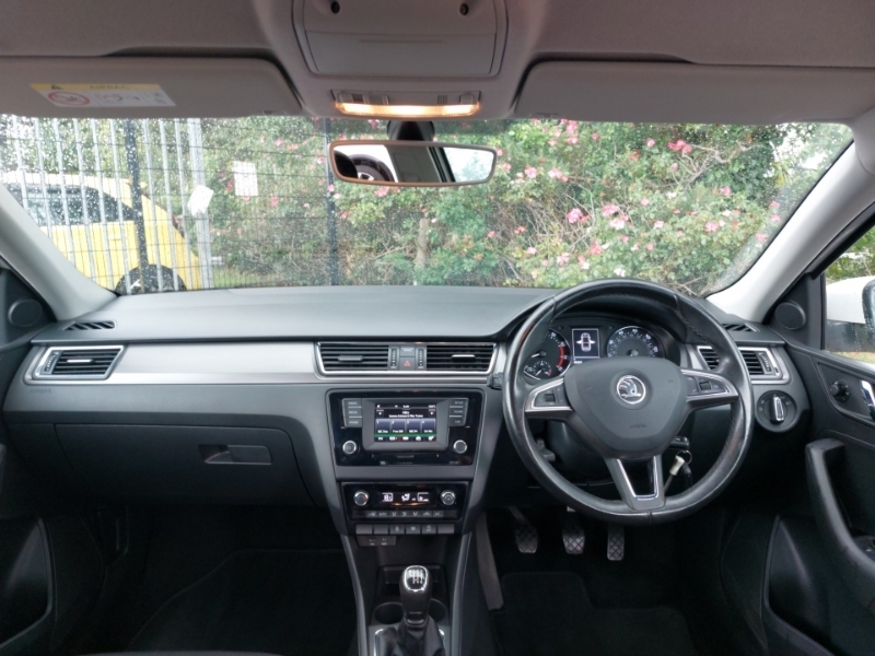 Skoda Rapid 1.2 Tsi 110 Se L White #3