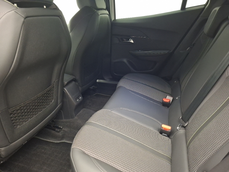 Peugeot 2008 1.2 Puretech 130 Gt White #6