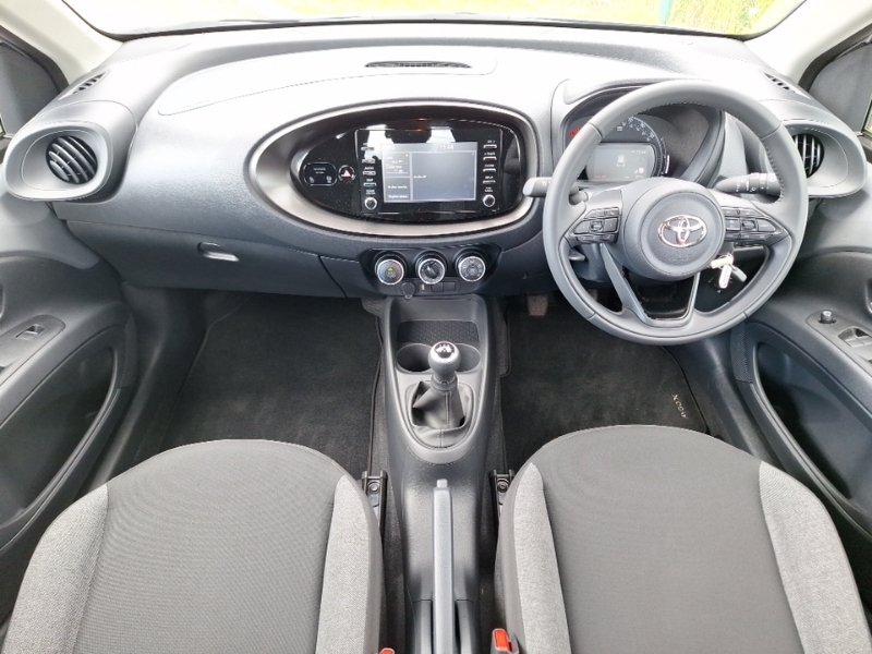 Toyota Aygo X 1.0 Vvt-i Pure Silver #3