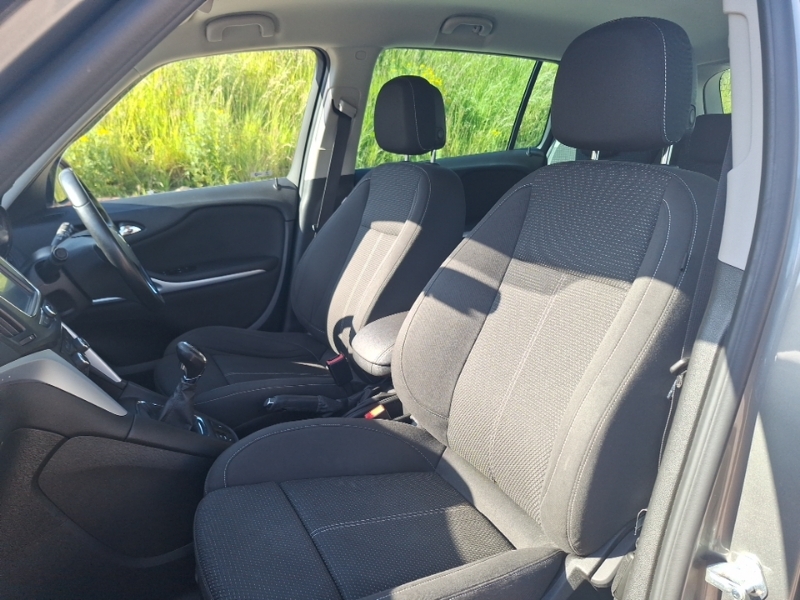 Vauxhall Zafira White #5