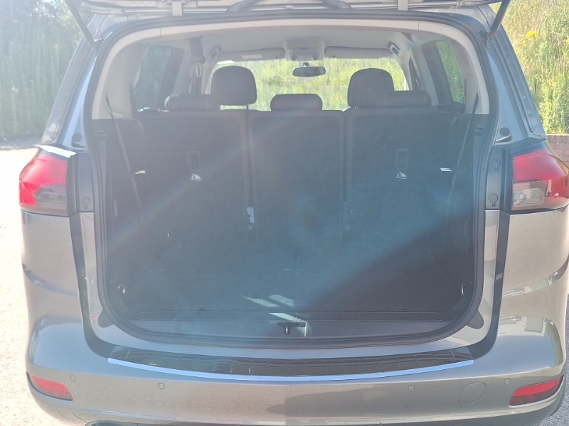 Vauxhall Zafira White #18