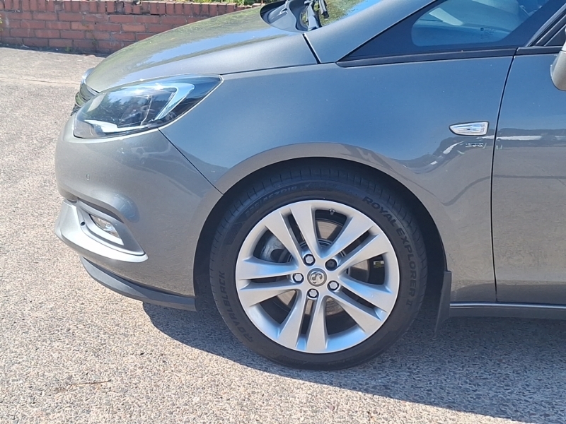 Vauxhall Zafira White #19